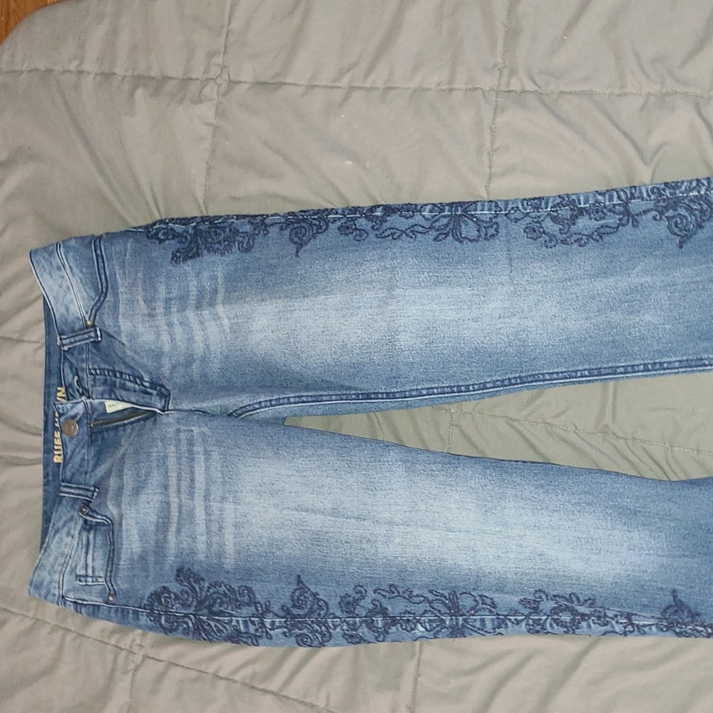 Size 4 ornate skinny jean